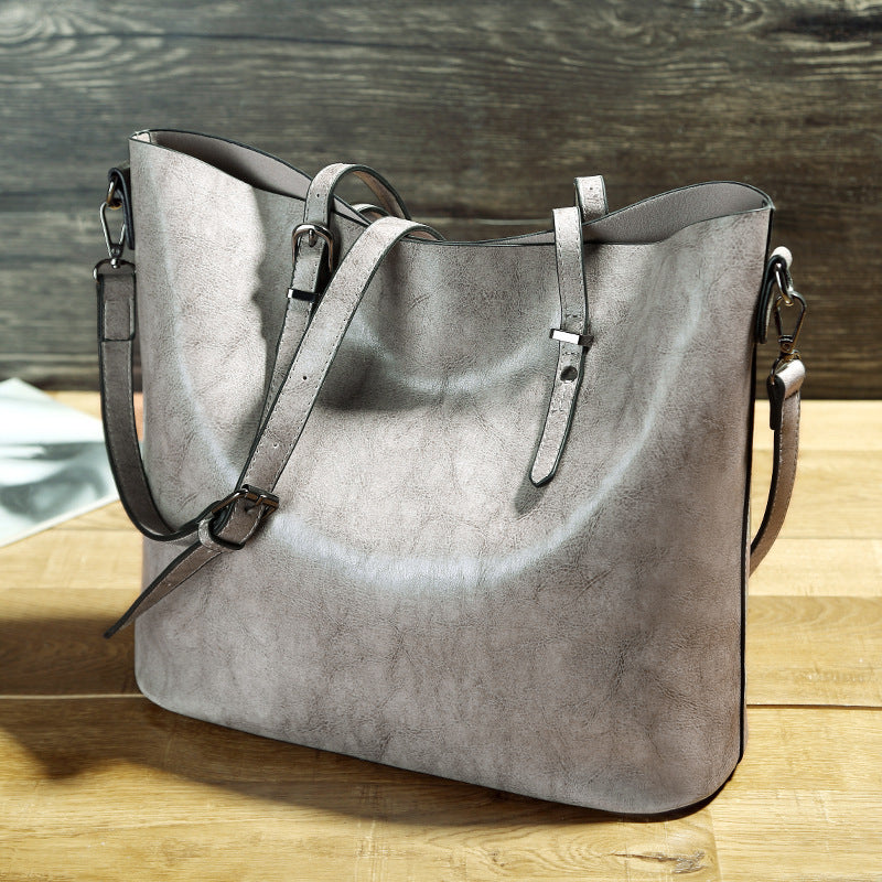 CAPILLA | Bolso de mano de gran capacidad