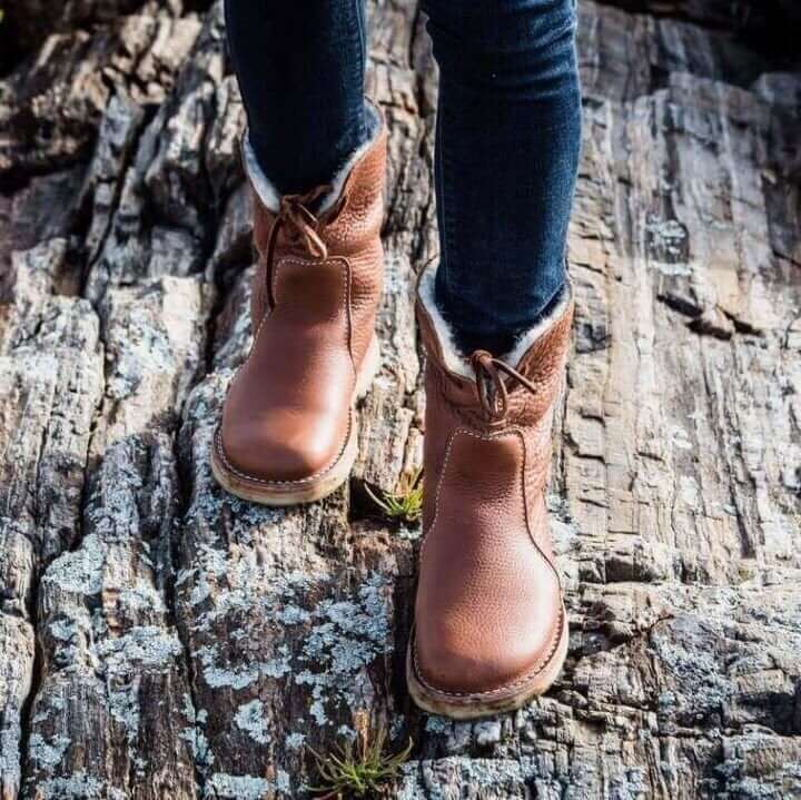 CHILA | Botas de piel y felpa