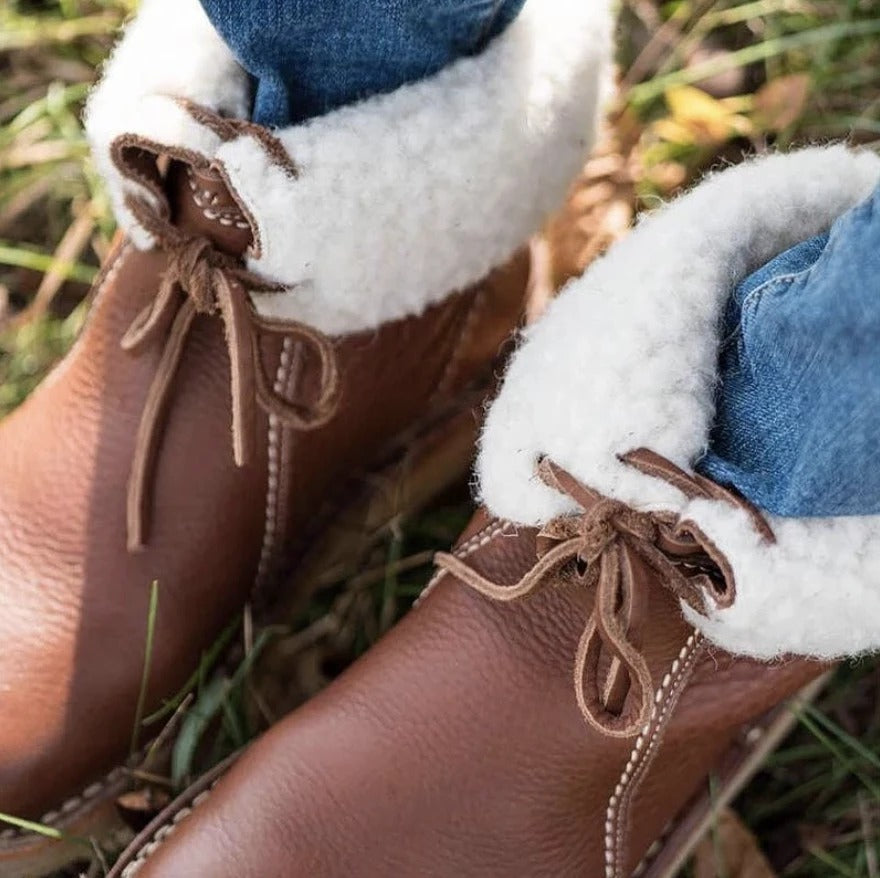CHILA | Botas de piel y felpa