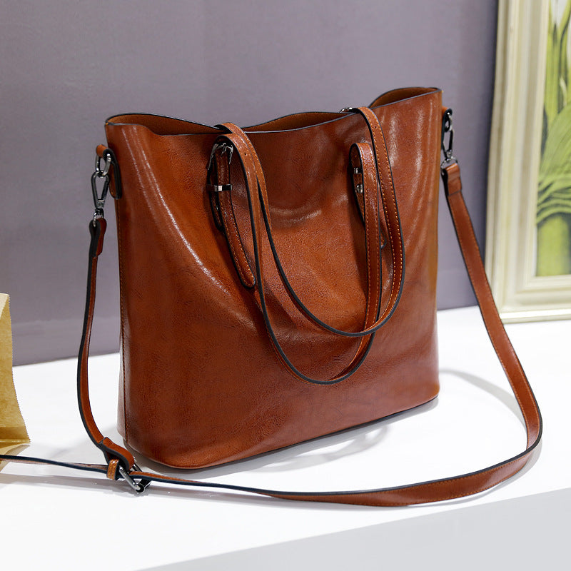 CAPILLA | Bolso de mano de gran capacidad