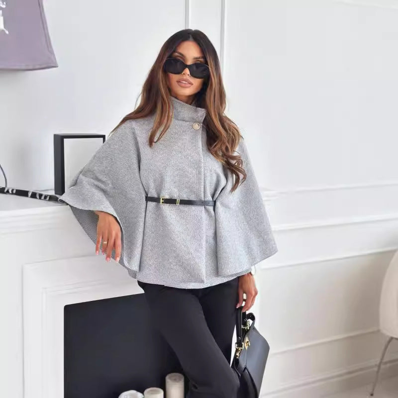 LUISA | Poncho negro moderno con cinturón