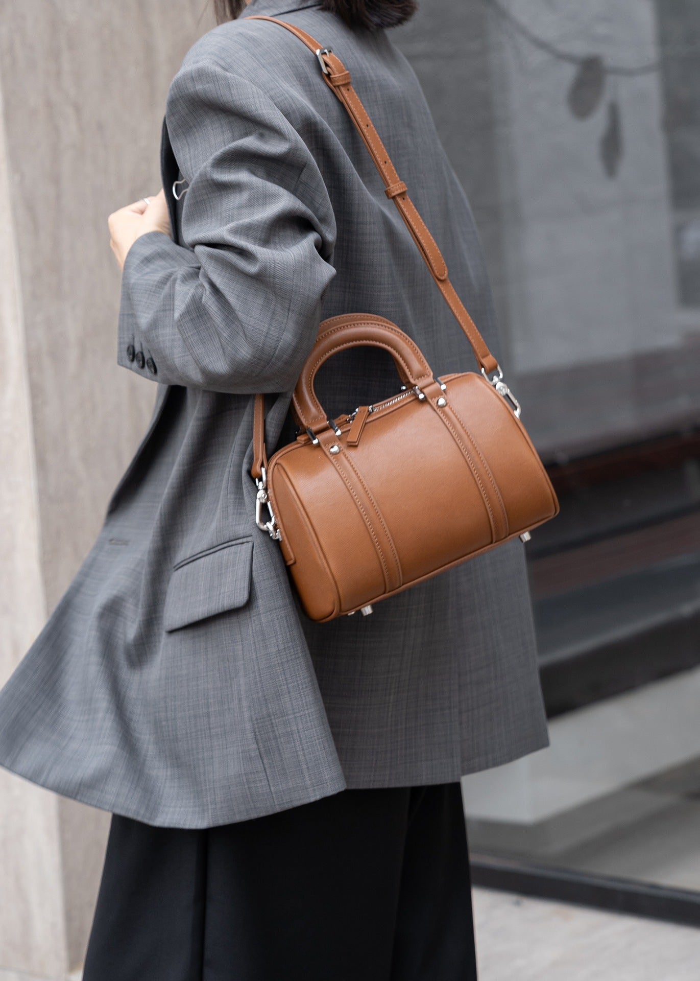 CYLEA | Cylindrical Leather Bag
