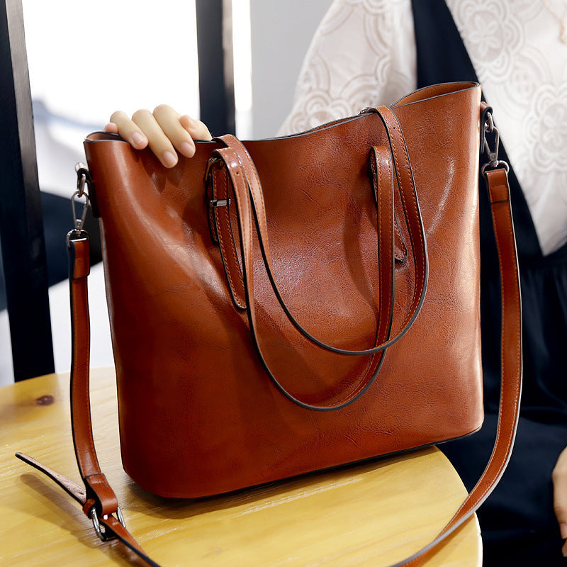 CAPILLA | Bolso de mano de gran capacidad