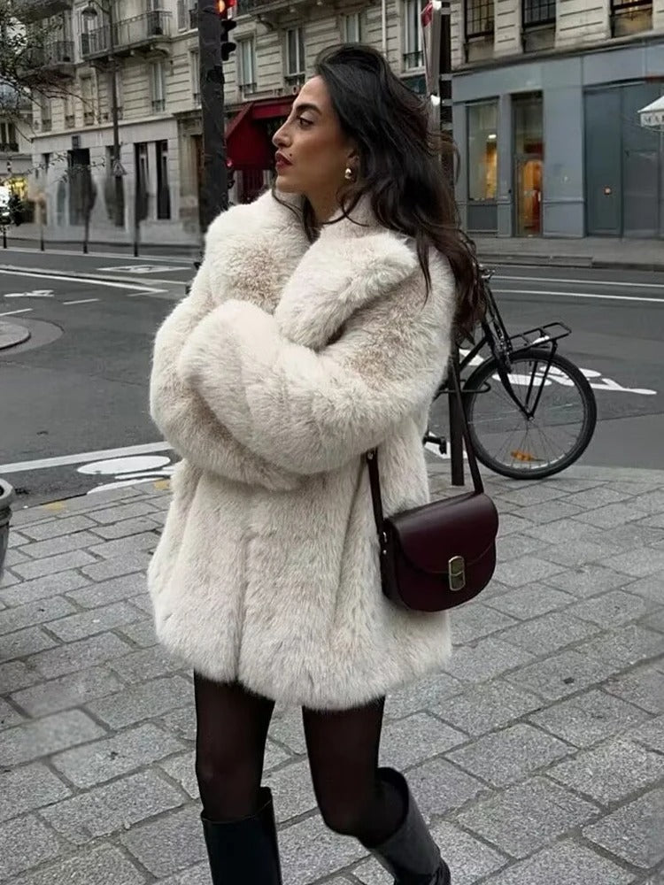 MARINA | Abrigo de piel de moda