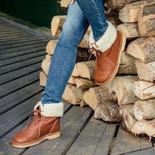 CHILA | Botas de piel y felpa